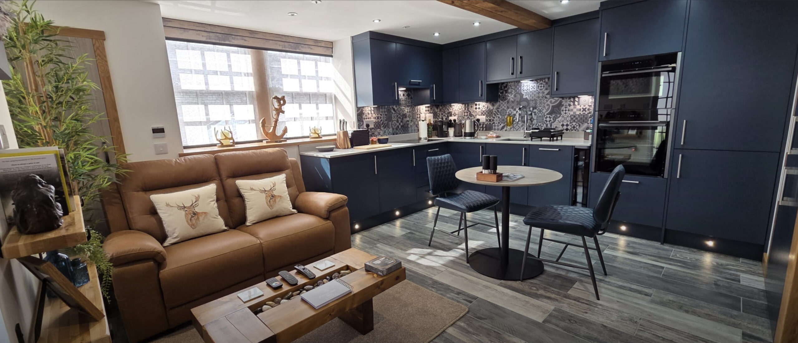 Sofa and kitchen in the open-plan apartment